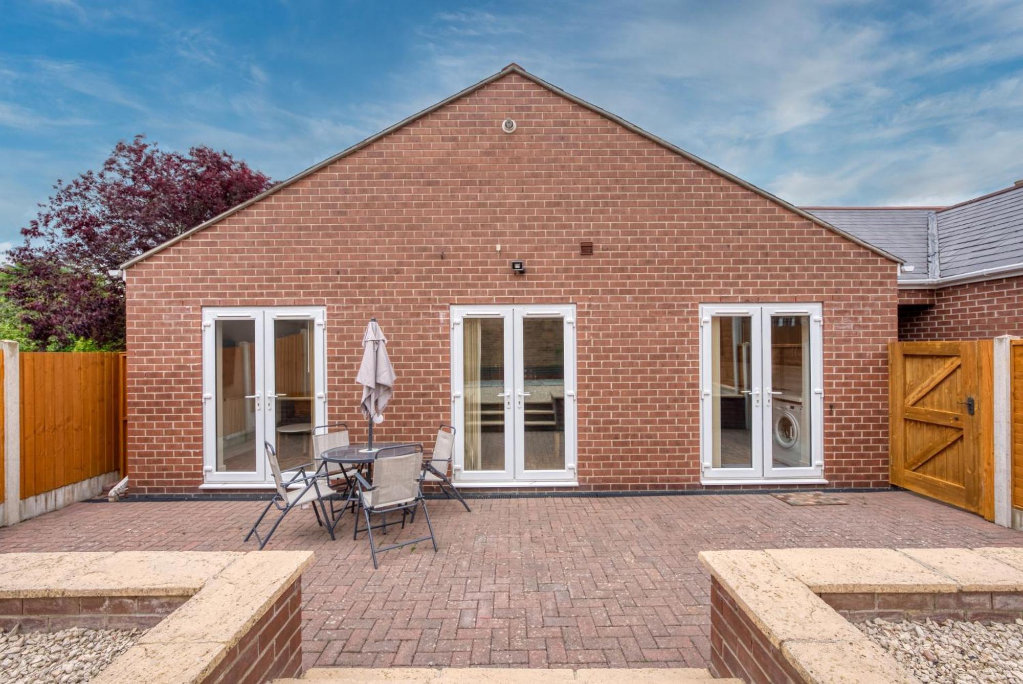 3 Bedroom Bungalow With Garden And Parking Radcliffe-on-Trent 外观 照片